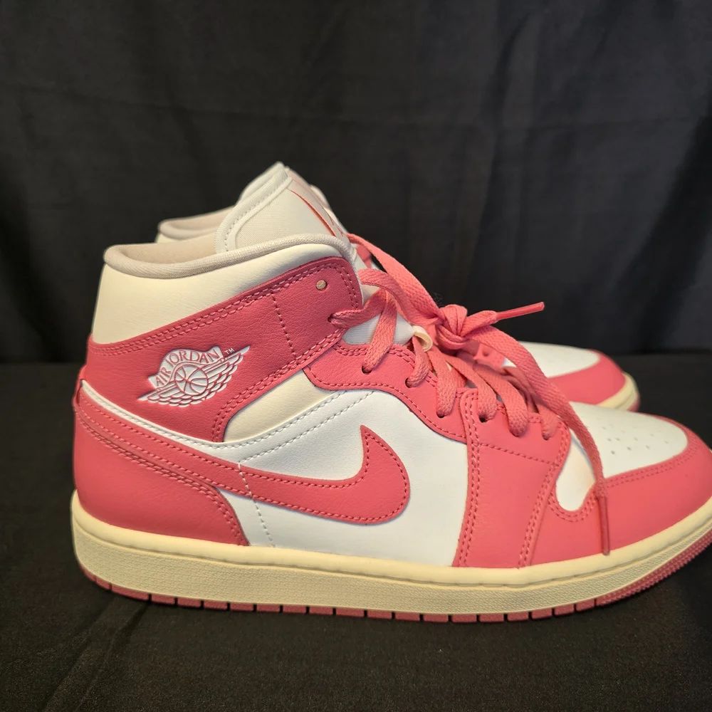 Jordan 1 Women's Mid 'Guava Ice' - Picture 3 of 11